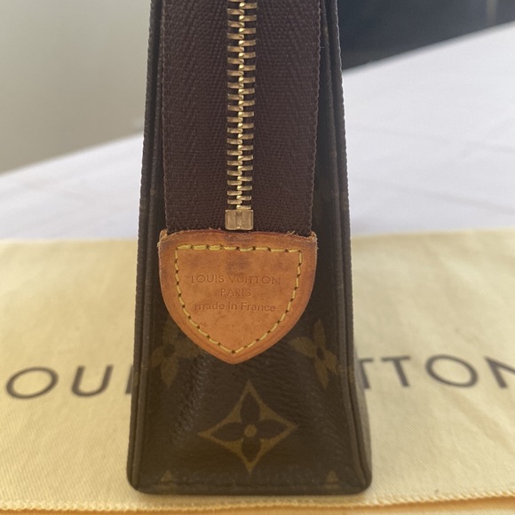 Authentic Louis Vuitton toiletry pouch 19 - Picture 3 of 8
